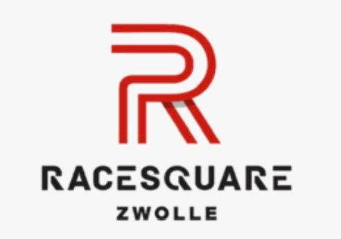 Een grote R in rood daaronder de naam racesquare en daaronder de naam Zwolle.